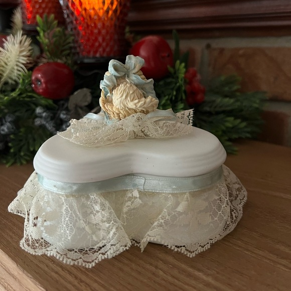 Rare Vintage 1970’s Porcelain
Kitty Heart Lace Trinket Box‼️FINAL SALE Price - Picture 3 of 6